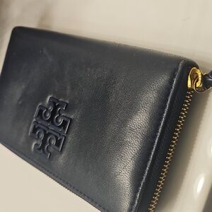 Rare: Tory Burch Navy Zip-Around Wallet